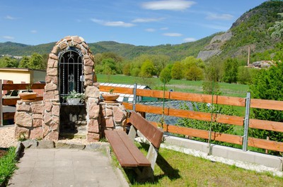 Kaplička v zahradě